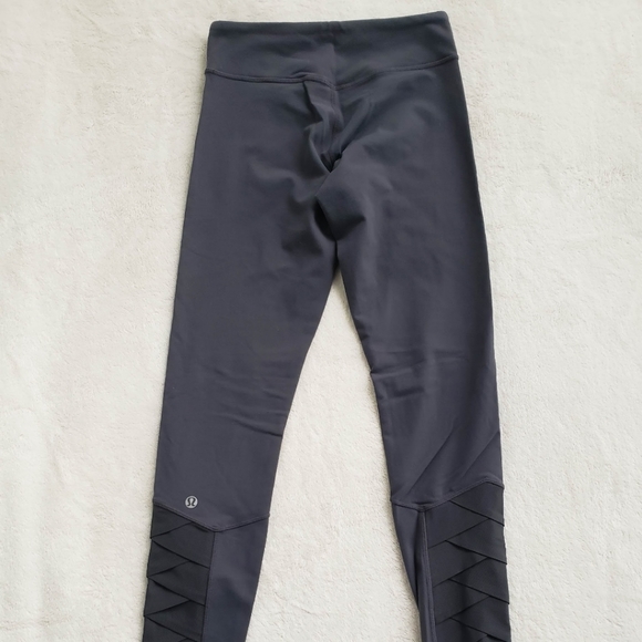 *RARE* Lululemon Grey Leggings with Mesh detail - Picture 4 of 11